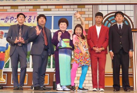 　取材会に登場した（左から）堂前透、兎、酒井藍、島田珠代、エース、寺家