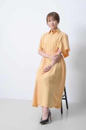 　３２歳の誕生日に初のフォトブックを発売する秋元真夏（撮影・伊藤笙子）