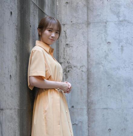 　３２歳の誕生日に初のフォトブックを発売する秋元真夏（撮影・伊藤笙子）