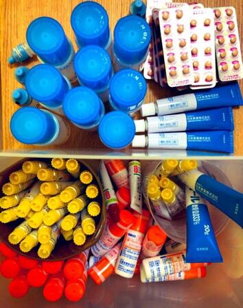 　ちびシャトルが１回の通院でもらう大量の薬の数々