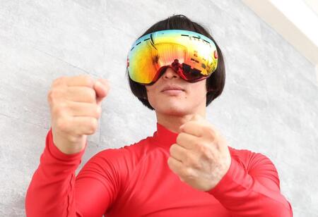 　「１００倍アレルギー克服記」を出版した、ちびシャトル（撮影・佐々木彰尚）