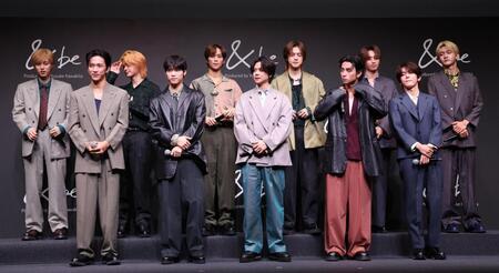 　発表会に登場したＩＮＩ（撮影・佐々木彰尚）