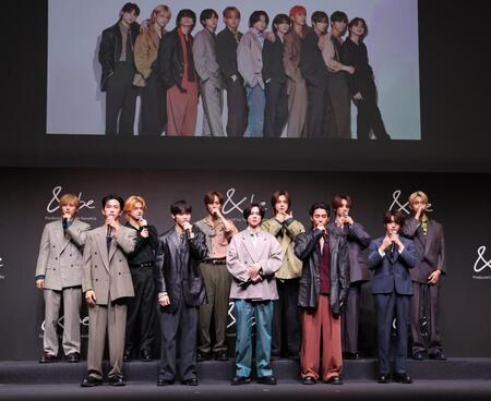 　発表会に登場したＩＮＩ（撮影・佐々木彰尚）