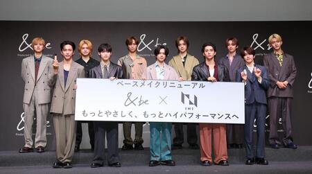 　発表会に登場したＩＮＩの（前列左から）池崎理人、木村柾哉、藤牧京介、西洸人、高塚大夢、（後列同）尾崎匠海、松田迅、後藤威尊、佐野雄大、許豊凡、田島将吾（撮影・佐々木彰尚）