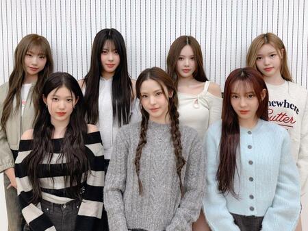 　ｉｚｎａの公式Ｘ＠ｉｚｎａ＿ｏｆｆｃｌより　脱退が発表されたユン・ジユン（前列左）