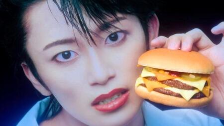 マクドナルドの新ＣＭ「ＬＵＮＡ　ＣＨＥＥ」編より