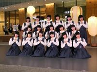 　写真に応じるアバンギャルディ