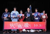 　舞台あいさつに登場した（左から）本木克英監督、豊田裕大、山下美月、水上恒司、宮舘涼太、森田望智（撮影・佐々木彰尚）