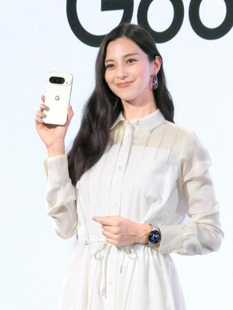 　ほほ笑む中条あやみ