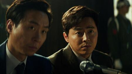 ©　２０２４　ＮＥＸＴ　ＥＮＴＥＲＴＡＩＮＭＥＮＴ　ＷＯＲＬＤ　＆　ＰＡＰＡＳ　ＦＩＬＭ　＆　ＯＳＣＡＲ１０ＳＴＵＤＩＯ．　Ａｌｌ　Ｒｉｇｈｔｓ　Ｒｅｓｅｒｖｅｄ．韓国映画「大統領暗殺裁判　１６日間の真実」スチールカット