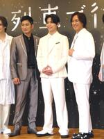 　撮影に応じる（左から）松田悟志、影山拓也、石井一孝