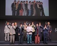 　発表会に登場したＩＮＩ（撮影・佐々木彰尚）