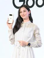 　ほほ笑む中条あやみ