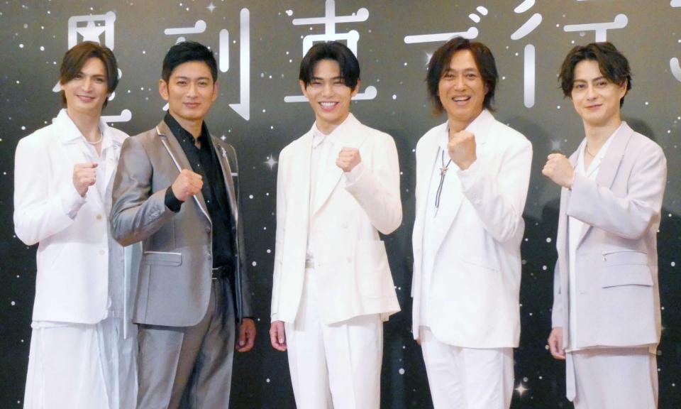 　（左から）小波津亜廉、松田悟志、影山拓也、石井一孝、松村龍之介