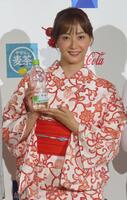 　水分補強啓発イベントに浴衣で登場した藤本美貴