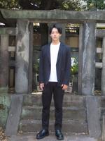 　お墓参りをする井上祐貴