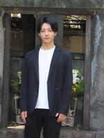 　お墓参りをする井上祐貴