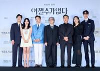 韓国・映画配給会社ＣＪ　ＥＮＭ　Ｍｏｖｉｅの公式Ｘ＠ＣＪＥＮＭＭＯＶＩＥより　韓国映画「どうしようもない」制作発表会（左から）パク・ヒスン、ソン・イェジン、イ・ビョンホン、パク・チャヌク監督、イ・ソンミン、ヨム・ヘラン、チャ・スンウォン