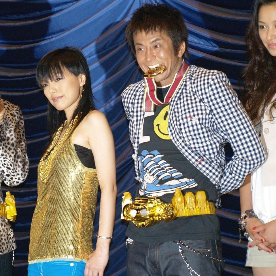 堀内健（左は相川七瀬）＝２００８年８月