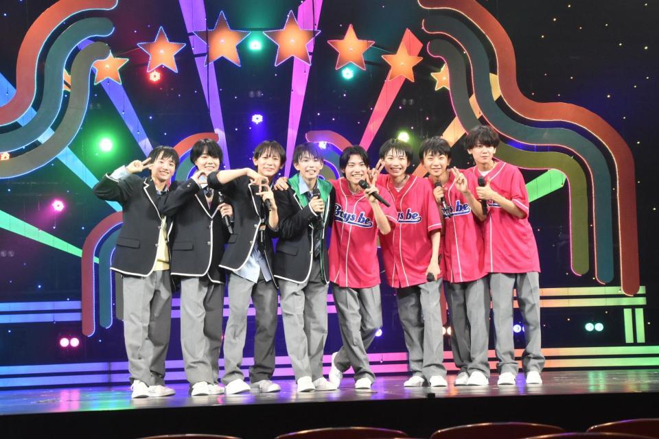 　８人でライブを行ったＢｏｙｓ　ｂｅ、（左から）千田藍生、上垣廣祐、亀井海聖、丸岡晃聖、北村仁太郎、中川惺太、岩倉司、嵜本孝太朗