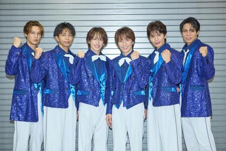 　本番前に意気込んだＭＡＴＳＵＲＩの（左から）渡辺真、橋爪健二、小野寺翼、松岡卓弥、鈴木渉、柳田優樹