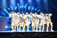 　全力でパフォーマンスするＢｏｙｓ　ｂｅ、（左から）嵜本孝太朗、中川惺太、北村仁太郎、上垣廣祐、岩倉司、千田藍生、亀井海聖、丸岡晃聖