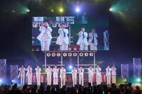 　ゲスト登場したＳＨＯＷ－ＷＡと歌唱するＭＡＴＳＵＲＩ