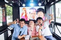 　ライブバス配信に出演した渡辺直美（中央）とジェラードンのアタック西本（左）、かみちぃ©渡辺直美（20）ｉｎ東京ドーム