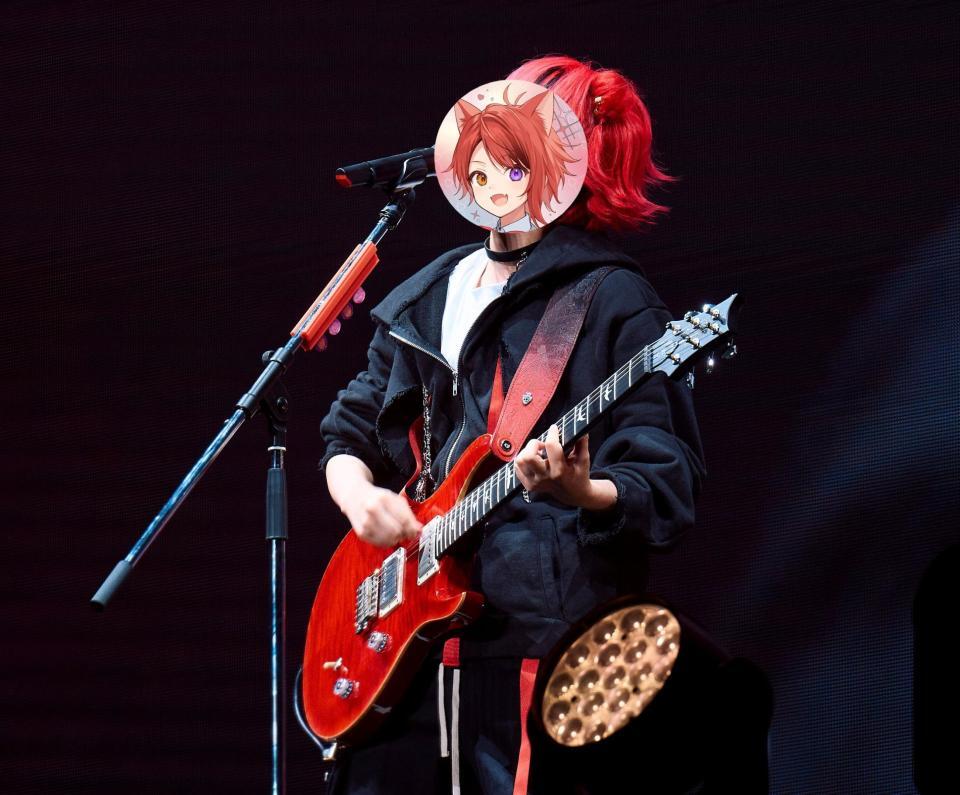 　ギターを披露する莉犬