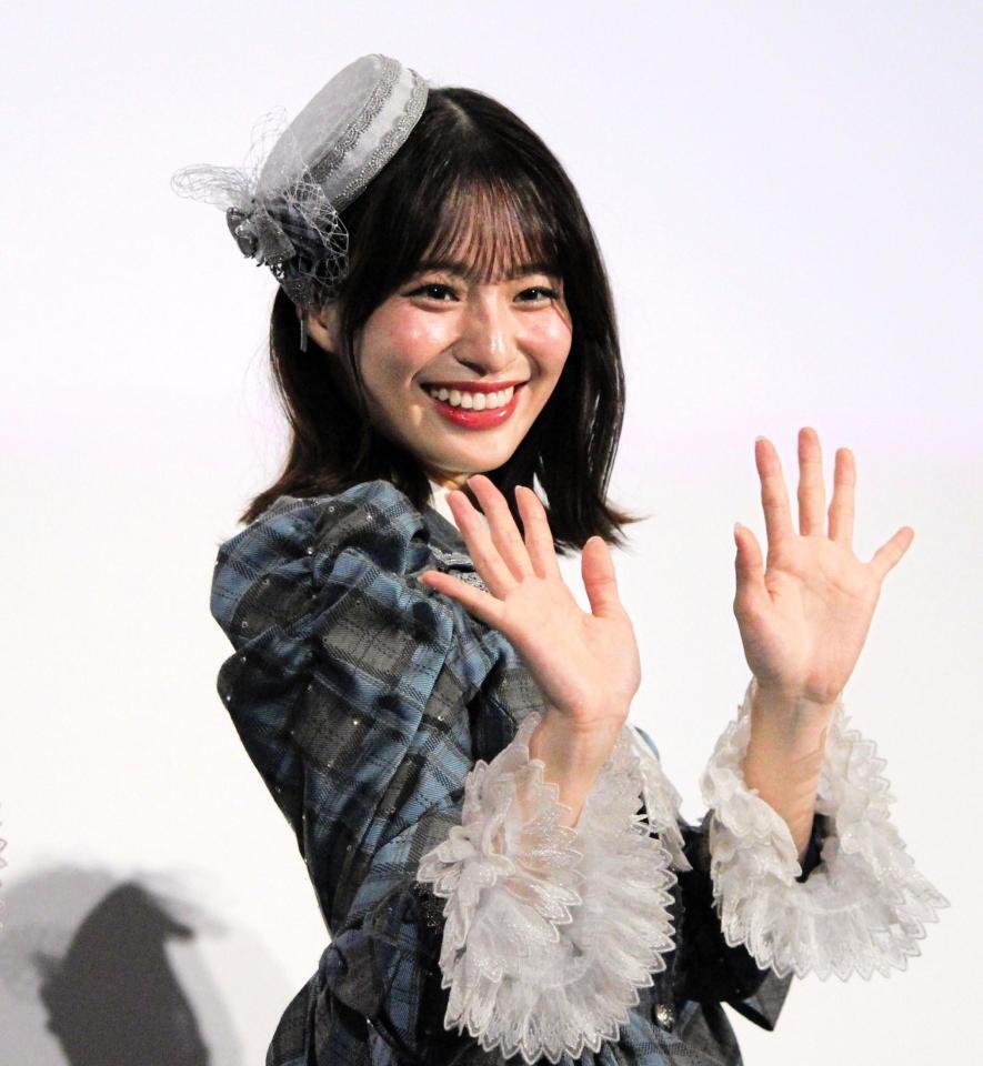 　舞台あいさつに登壇した≠ＭＥの冨田菜々風