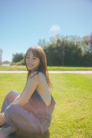 　「川栄李奈　１ｓｔ写真集　ｙｏｕｐｈｏｒｉａ」（主婦と生活社）内カット（撮影：東京祐）