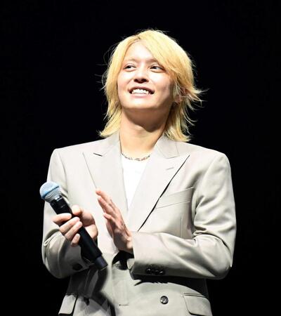 　トークで盛り上げる手越祐也　©２０２５　Ｒｉｏｔ　Ｇａｍｅｓ，　Ｉｎｃ．　Ｕｓｅｄ　Ｗｉｔｈ　Ｐｅｒｍｉｓｓｉｏｎ