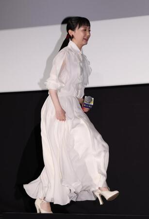 　舞台あいさつに登場した芦田愛菜（撮影・佐々木彰尚）