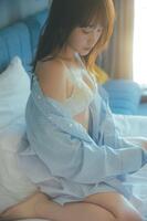 　「川栄李奈　１ｓｔ写真集　ｙｏｕｐｈｏｒｉａ」（主婦と生活社）内カット（撮影：東京祐）