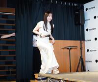 　写真集の発売会見に登場した本田真凜（撮影・高石航平）