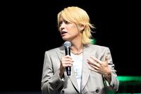 　トークで盛り上げる手越祐也　©２０２５　Ｒｉｏｔ　Ｇａｍｅｓ，　Ｉｎｃ．　Ｕｓｅｄ　Ｗｉｔｈ　Ｐｅｒｍｉｓｓｉｏｎ