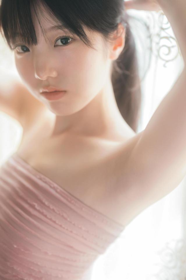 　本田真凜の１ｓｔ写真集「ＭＡＲＩＮ」より　Ⓒ東京祐／講談社