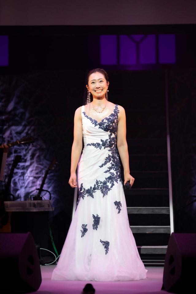 　故郷の山形・鶴岡市でデビュー１０周年記念コンサートを行った羽山みずき