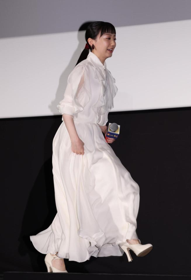 　舞台あいさつに登場した芦田愛菜（撮影・佐々木彰尚）