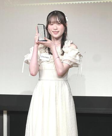 　日本クラウン新人歌手オーディション決勝大会でグランプリに輝いた生田瑚桃さん