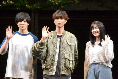 　（左から）上遠野太洸、田中樹、佐野ひなこ