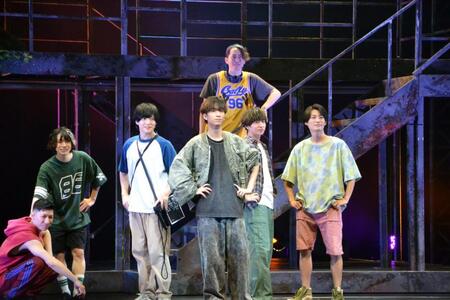 　舞台「ぼくらの七日間戦争２０２５」で熱演する田中樹（中央）