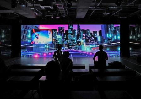 　迫力の映像コーナー（撮影・金田祐二）