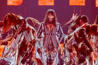 　パフォーマンスする櫻坂４６の森田ひかる（中央）　ⒸＳｅｅｄ＆Ｆｌｏｗｅｒ　ＬＬＣ