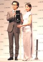 　イベントに出席した戸田恵梨香（右）