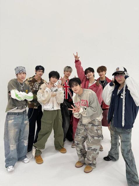 YOUNITE ウノ ウンホ 韓国男性グループメンバー ファンが近寄りキスされそうになる