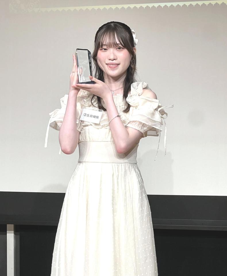 　日本クラウン新人歌手オーディション決勝大会でグランプリに輝いた生田瑚桃さん