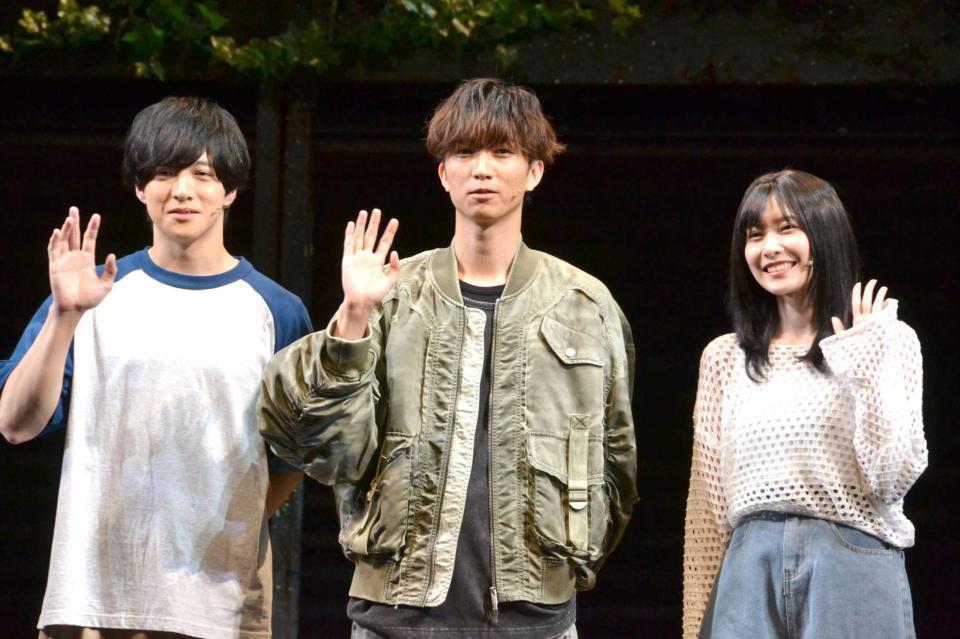 　（左から）上遠野太洸、田中樹、佐野ひなこ