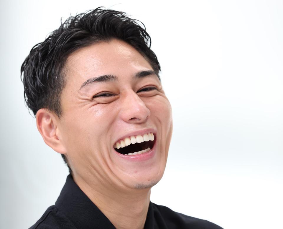 　インタビュー中も笑顔が絶えない木村拓也アナウンサー（撮影・吉澤敬太）