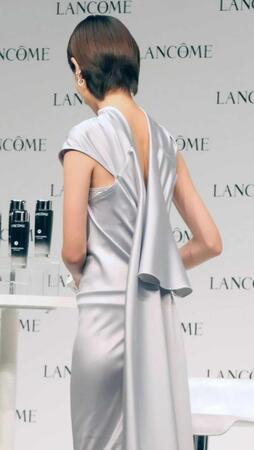 　華やかなドレス姿で登場した戸田恵梨香